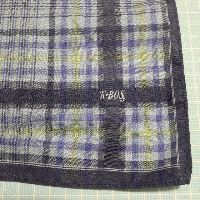 汚れやシワ有り 中古品 K BOSS チェック　柄　模様 ハンカチーフ　Blue メンズのファッション小物(ハンカチ/ポケットチーフ)の商品写真