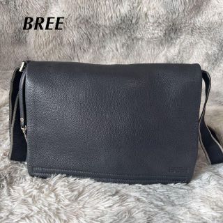 BREE - BREEブリー ショルダーバッグ ネイビー A4収納可の通販 by とも
