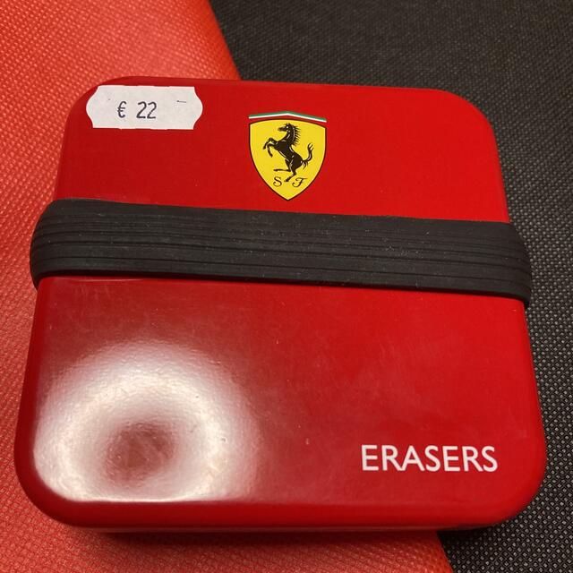 Ferrari(フェラーリ)のフェラーリ 消しゴム 8個！ イタリアフェラーリショップで購入! グッズ 激レア インテリア/住まい/日用品の文房具(消しゴム/修正テープ)の商品写真