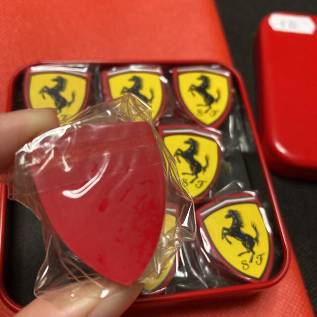 Ferrari(フェラーリ)のフェラーリ 消しゴム 8個！ イタリアフェラーリショップで購入! グッズ 激レア インテリア/住まい/日用品の文房具(消しゴム/修正テープ)の商品写真