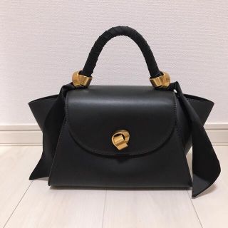 チャールズアンドキース(Charles and Keith)のcharles＆keith チャールズアンドキース　ハンドバッグ(ハンドバッグ)