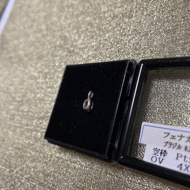 フェナカイト　0.31ct  PT900  ネックレストップ　 レディースのアクセサリー(ネックレス)の商品写真