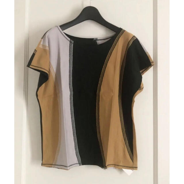 ISSEY MIYAKE(イッセイミヤケ)の未使用★イッセイ ミヤケ ISSEY MIYAKE Tシャツ レディースのトップス(Tシャツ(半袖/袖なし))の商品写真