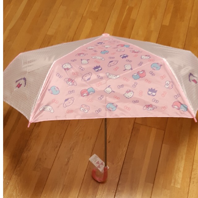 サンリオ(サンリオ)の［新品未使用］Sanrio　折り畳み雨傘 レディースのファッション小物(傘)の商品写真