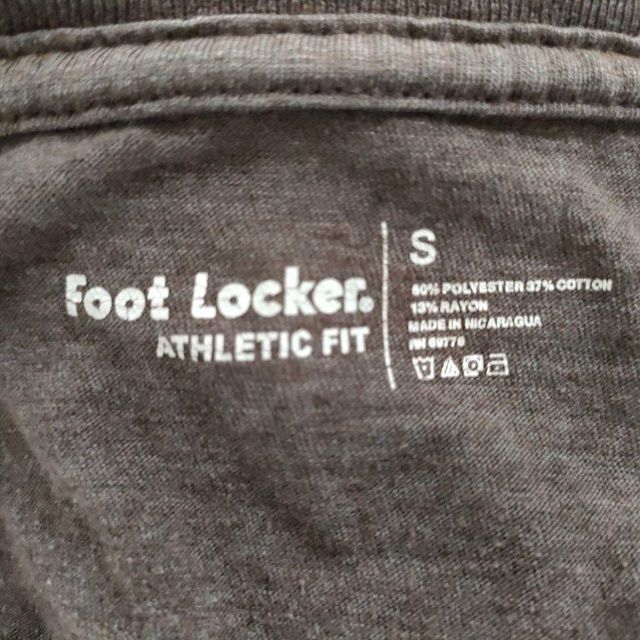 Foot LockerフットロッカーＶネックTシャツ レディースのトップス(Tシャツ(半袖/袖なし))の商品写真