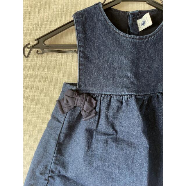 PETIT BATEAU(プチバトー)のプチバトー　デニムワンピース キッズ/ベビー/マタニティのベビー服(~85cm)(ワンピース)の商品写真