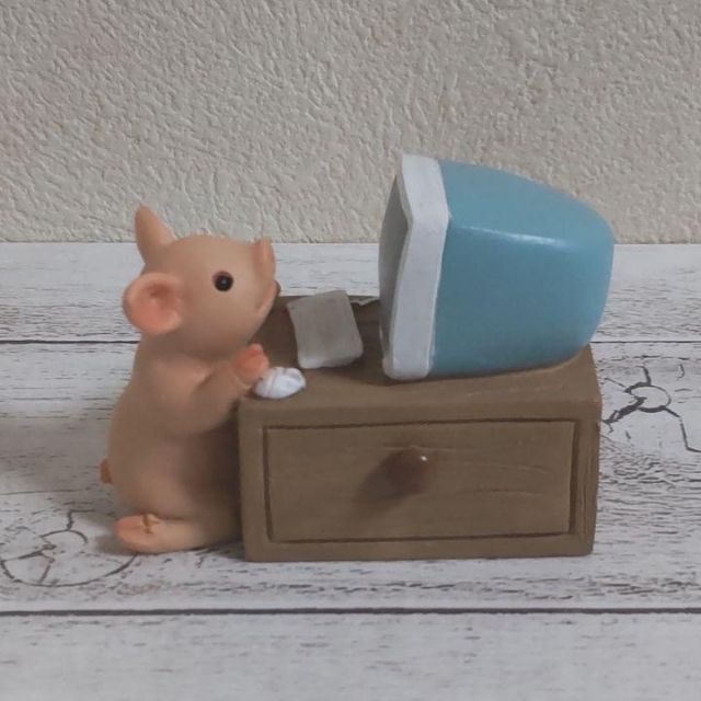 子豚さん おうち編 パソコンver 置物 hAuOsgjKzW, インテリア小物