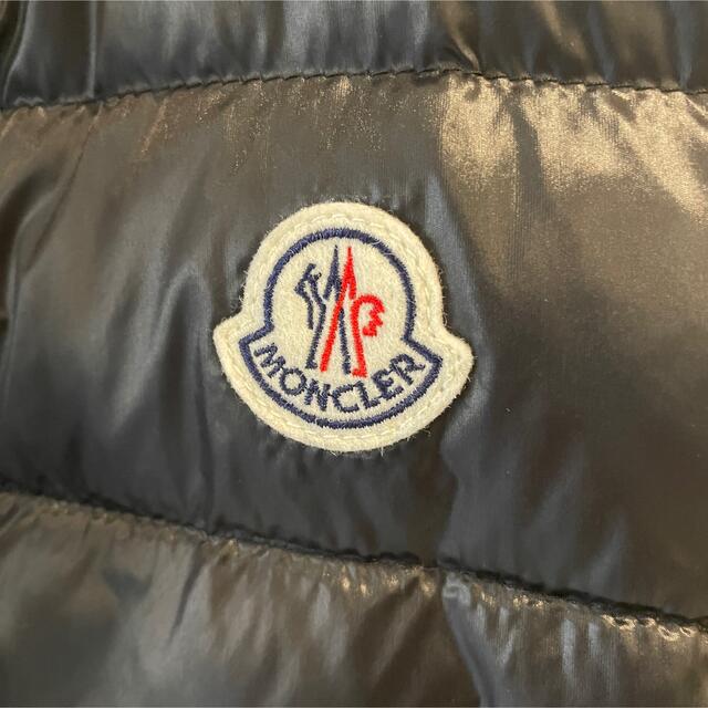 MONCLER(モンクレール)のMoncler GUI Black ライトダウンベスト　サイズ6 メンズのジャケット/アウター(ダウンベスト)の商品写真