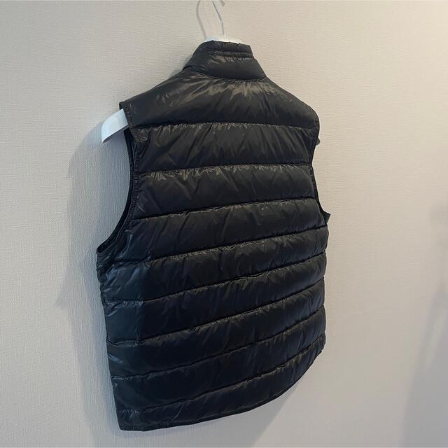 MONCLER(モンクレール)のMoncler GUI Black ライトダウンベスト　サイズ6 メンズのジャケット/アウター(ダウンベスト)の商品写真