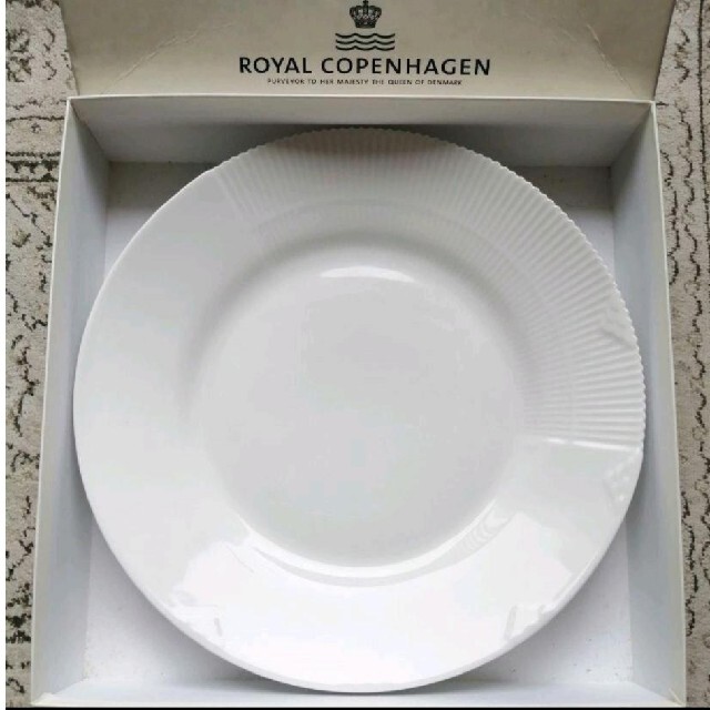 ROYAL COPENHAGEN(ロイヤルコペンハーゲン)のロイヤルコペンハーゲン ホワイトエレメンツ プレート 大皿26cm エンタメ/ホビーの美術品/アンティーク(陶芸)の商品写真