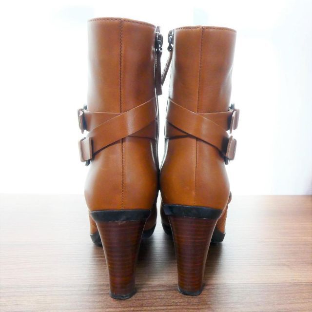 良品 トッズ レザー ベルト プレーントゥ チャンキーヒール ショート