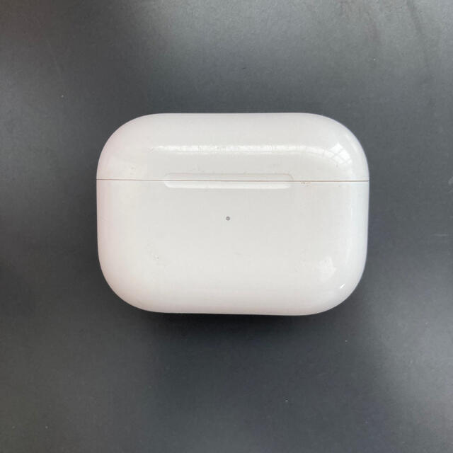 Apple(アップル)のAir pods pro ケースのみ スマホ/家電/カメラのオーディオ機器(ヘッドフォン/イヤフォン)の商品写真