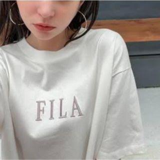 フィラ(FILA)のFILAロゴ刺繍サイドスリットTシャツ(Tシャツ(半袖/袖なし))