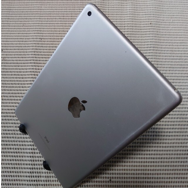 iPad - 完動品iPad第6世代(A1893)本体32GBシルバーWi-Fiモデル送料込の