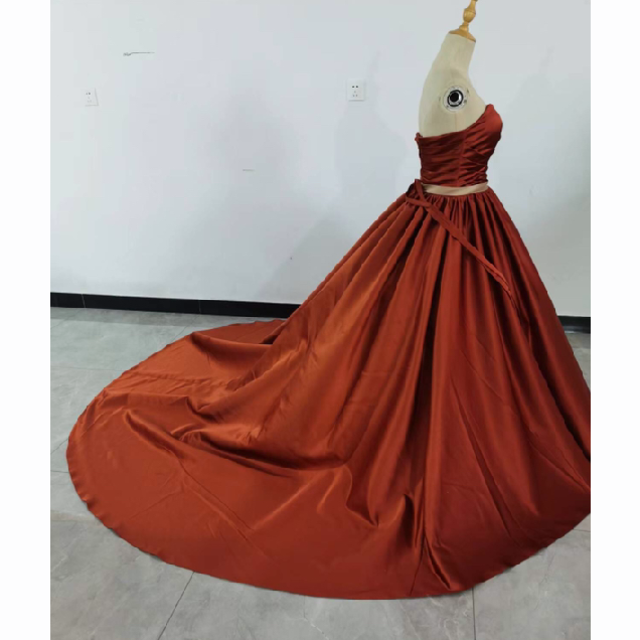 オレンジ・テラコッタカラードレス　トレーン　ビスチェ　ハートカット レディースのフォーマル/ドレス(ウェディングドレス)の商品写真
