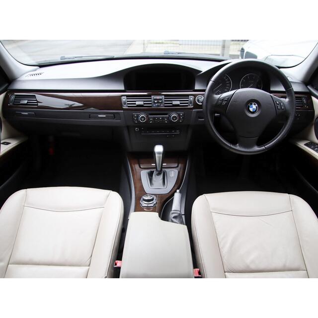 BMW  3シリーズツーリング　後期モデル　極上車　希少白革　7.1万キロ☆