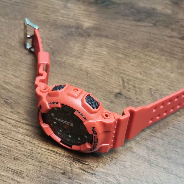 G-SHOCK GA-100/GA-110などに適合 レッド ベゼル・ベルト メンズの時計(ラバーベルト)の商品写真