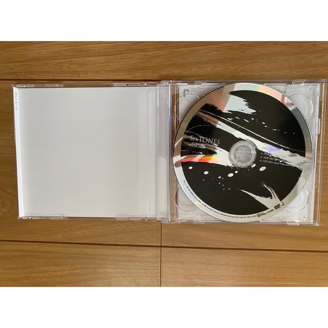 値下げしました　SixTONES NEWERA初回限定 エンタメ/ホビーのCD(ポップス/ロック(邦楽))の商品写真