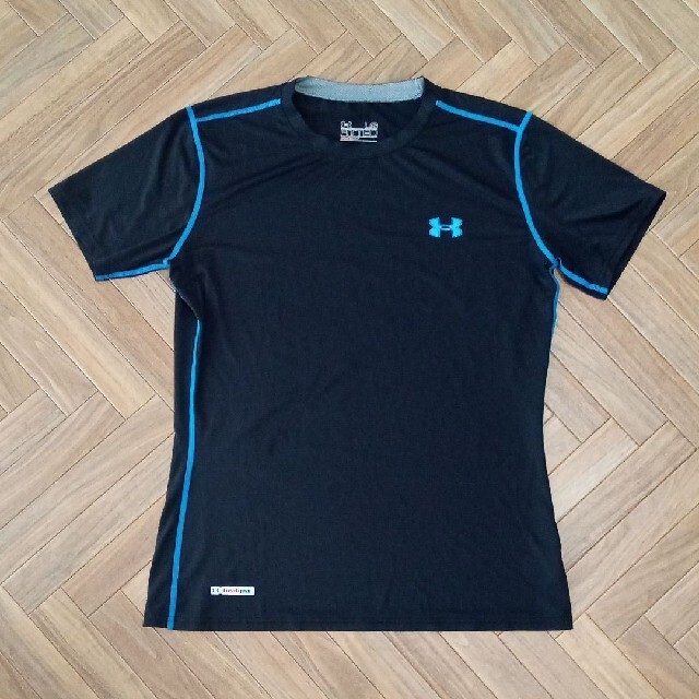 UNDER ARMOUR(アンダーアーマー)のアンダーアーマー heatgear  FITTED Tシャツ 2枚セット スポーツ/アウトドアのトレーニング/エクササイズ(その他)の商品写真