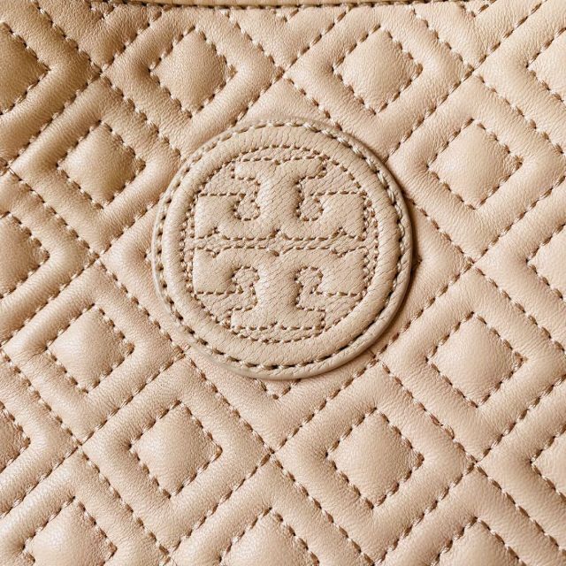 Tory Burch(トリーバーチ)の美品　トリーバーチ　トートバッグ　フレミング　キルティング　ロゴ　チェーン レディースのバッグ(トートバッグ)の商品写真