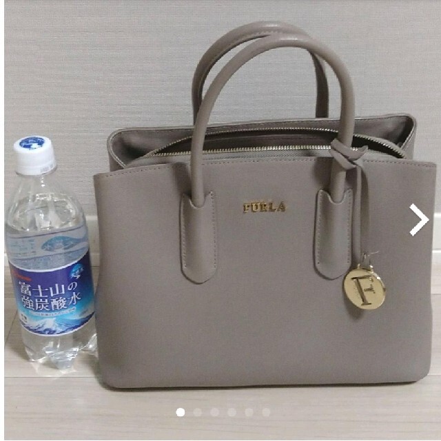 FURLA - 【値下げ】FURLA グレー バッグ(ストラップ無し)の FURLA - 【値下げ】FURLA グレー バッグ(ストラップ無し)の