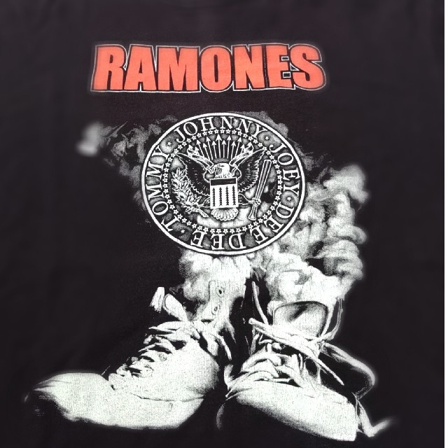 HYSTERIC GLAMOUR(ヒステリックグラマー)のRAMONES HYSTERIC GLAMOUR　Tシャツ　Ｌ　古着　バンドT エンタメ/ホビーのタレントグッズ(ミュージシャン)の商品写真