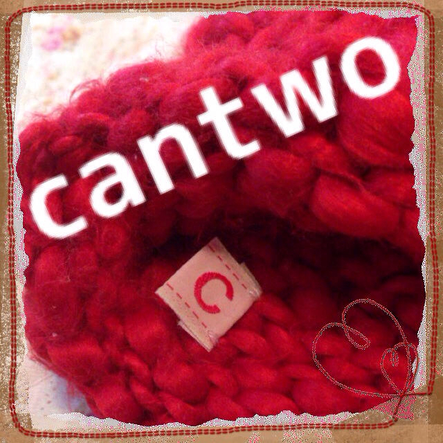 cantwo(キャンツー)の真っ赤なニット帽♡ボンボン付 レディースの帽子(ニット帽/ビーニー)の商品写真