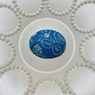 ミナペルホネン　楕円　ブローチ　刺繍　花　チャーム　コサージュ　ハンドメイド(ブローチ/コサージュ)