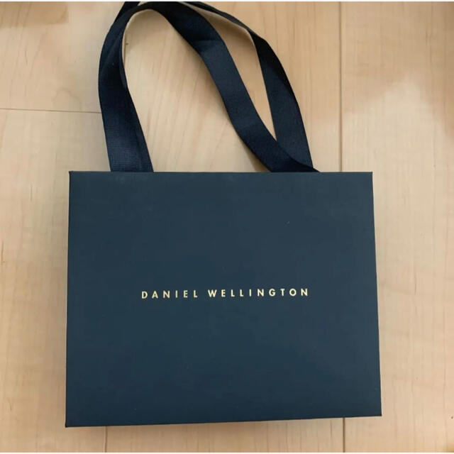 Daniel Wellington(ダニエルウェリントン)のダニエルウェリントン Daniel Wellington紙袋 ショップ袋 シール レディースのバッグ(ショップ袋)の商品写真
