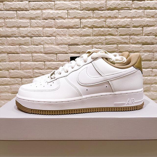 NIKE(ナイキ)のエア フォース 1 '07 カーキ ブラウン DR9867-100 25cm レディースの靴/シューズ(スニーカー)の商品写真