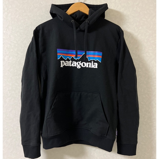 patagonia(パタゴニア)のパタゴニア　アップライザルフーディー　試着のみ　Sサイズ　黒 メンズのトップス(パーカー)の商品写真