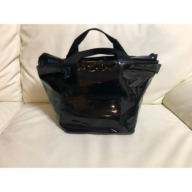 Herve Chapelier(エルベシャプリエ)の美品　エルベシャプリエ　1027VE  エナメル　ヴェルニ　ノワール レディースのバッグ(トートバッグ)の商品写真