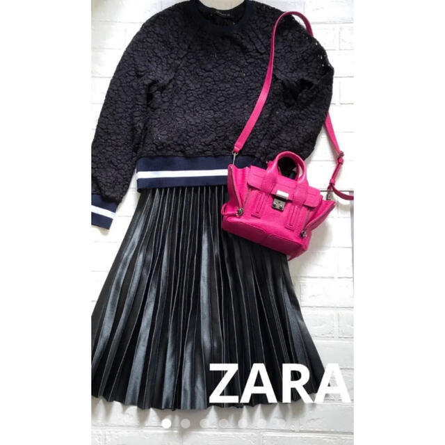 ZARA(ザラ)の【新品未使用】ZARAザラレーススウェットネイビーXSサイズ レディースのトップス(パーカー)の商品写真