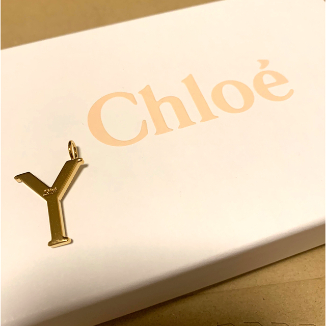 Chloe  クロエ　イニシャルチャーム　アルファベットチャーム　Y