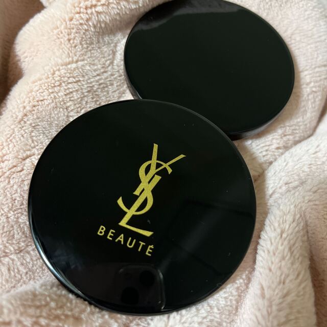 Yves Saint Laurent Beaute(イヴサンローランボーテ)のイヴ・サンローラン鏡 レディースのファッション小物(ミラー)の商品写真