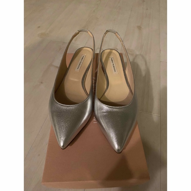 ファビオルスコーニ  2020   ストラップサンダル　シルバー　23㎝　美品 レディースの靴/シューズ(サンダル)の商品写真