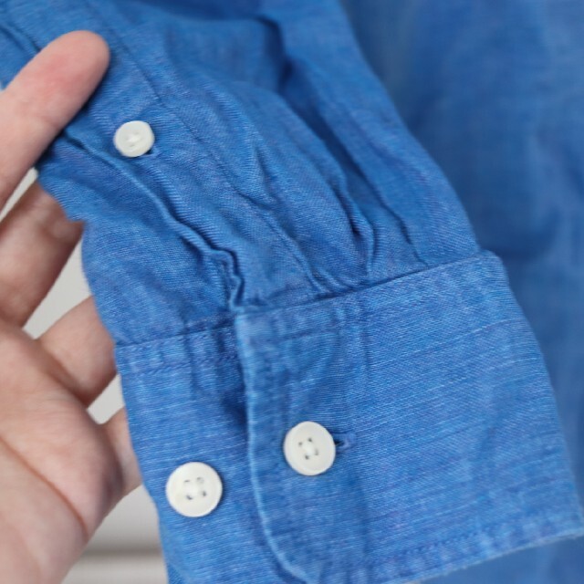 UNIQLO(ユニクロ)のリネン ブルー シャツ 薄手 羽織り 混色 水彩 レディースのトップス(シャツ/ブラウス(長袖/七分))の商品写真