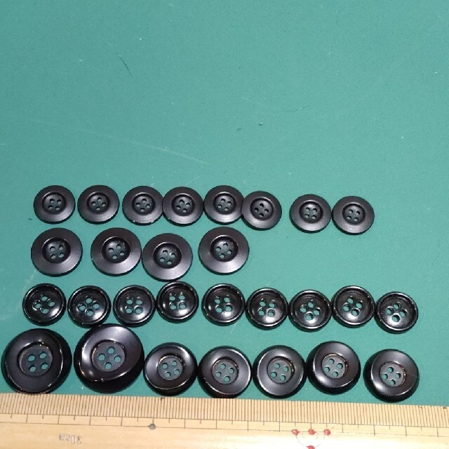 レトロなボタン ハンドメイドの素材/材料(各種パーツ)の商品写真