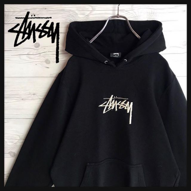 何でも揃う何でも揃う STUSSY センター刺繍 パーカー 入手困難 人気