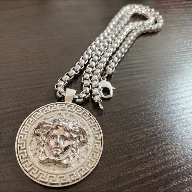 VERSACE - VERSACE メデューサ ロゴ メダリオン チェーンネックレスの