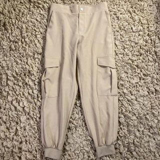 ザラ(ZARA)の【新品】ZARA  カーゴパンツ　ベージュ　M size(ワークパンツ/カーゴパンツ)