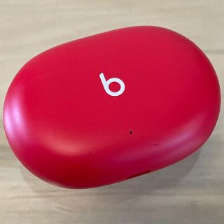 ビーツバイドクタードレ(Beats by Dr Dre)の良品★Beats Studio Buds レッド 充電ケースのみ／R39(ヘッドフォン/イヤフォン)