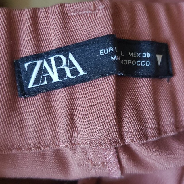 ZARA(ザラ)のZARA テーパードパンツ　レディース　パンツ レディースのパンツ(カジュアルパンツ)の商品写真