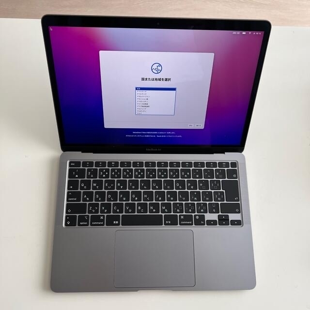 Apple(アップル)のMacBook Air  m1 256GB 8GB スペースグレイ　純正マウス付 スマホ/家電/カメラのPC/タブレット(ノートPC)の商品写真