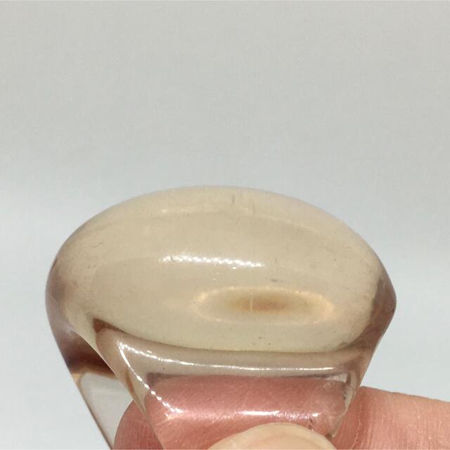 (55)特大　ピンクベージュ　透明なアクリルのリング レディースのアクセサリー(リング(指輪))の商品写真