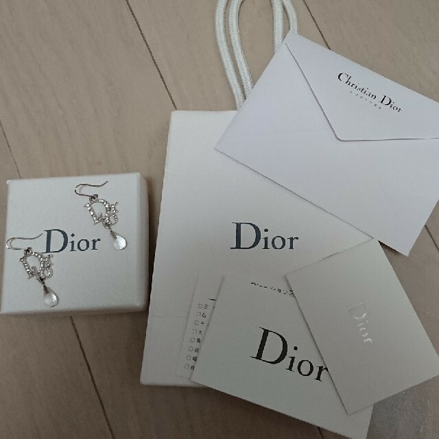 Diorのピアス