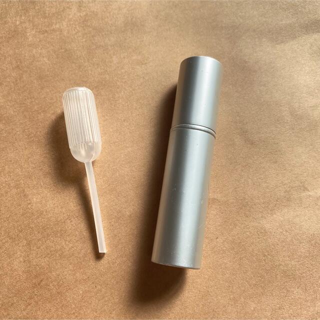 MUJI (無印良品)(ムジルシリョウヒン)の無印良品　アルミアトマイザー　携帯用　詰め替え　香水噴霧器　シルバー コスメ/美容の香水(ユニセックス)の商品写真