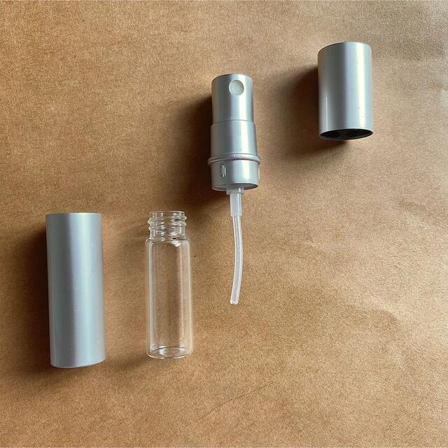 MUJI (無印良品)(ムジルシリョウヒン)の無印良品　アルミアトマイザー　携帯用　詰め替え　香水噴霧器　シルバー コスメ/美容の香水(ユニセックス)の商品写真