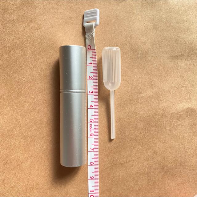 MUJI (無印良品)(ムジルシリョウヒン)の無印良品　アルミアトマイザー　携帯用　詰め替え　香水噴霧器　シルバー コスメ/美容の香水(ユニセックス)の商品写真