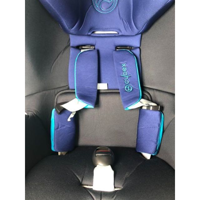 cybex(サイベックス)の【美品】サイベックス シローナ チャイルドシート ISOFIX キッズ/ベビー/マタニティの外出/移動用品(自動車用チャイルドシート本体)の商品写真